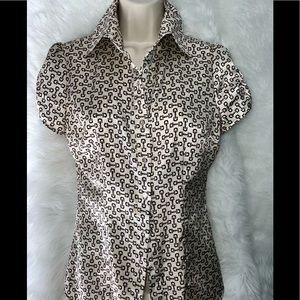 A.Byer Short sleeve satin button down fitted print shirt size small